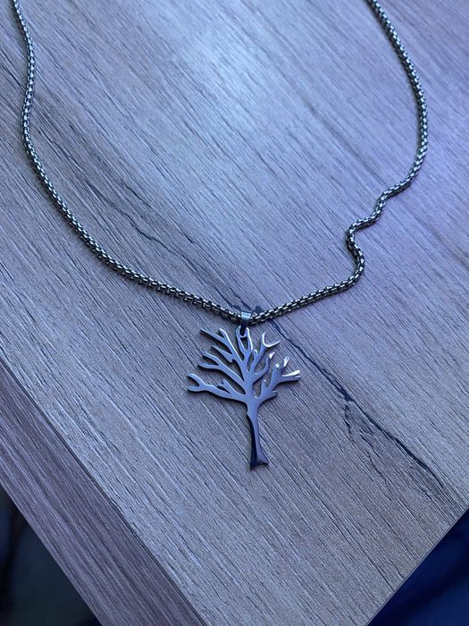 Colier arbore otravitor