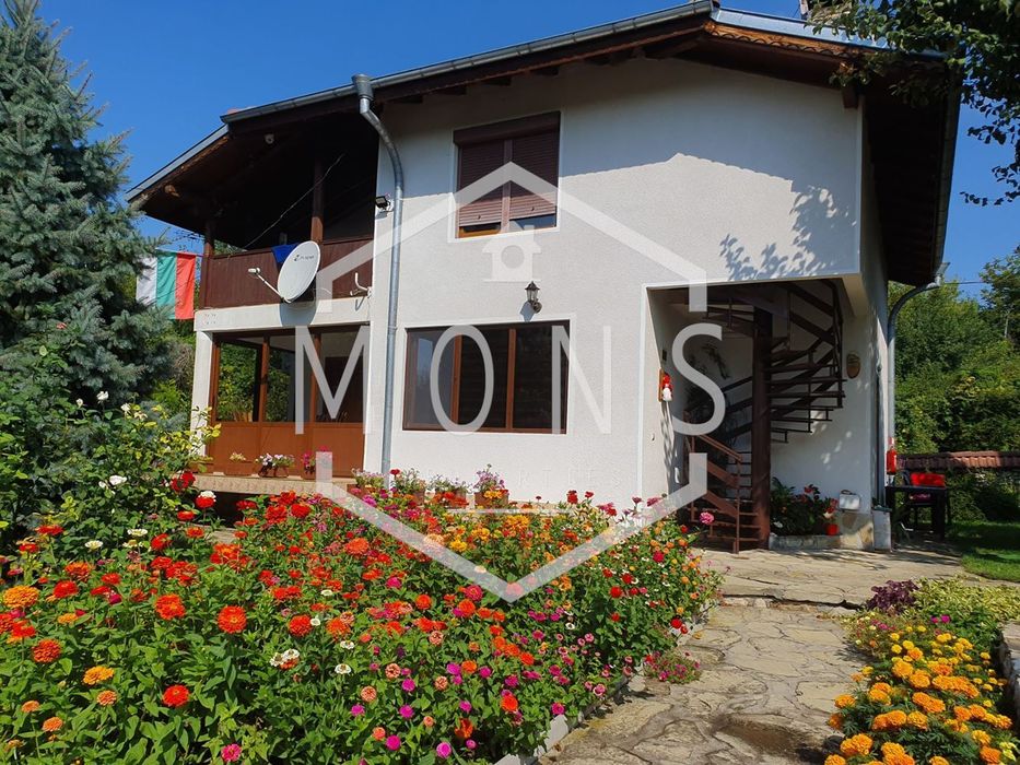 Хотел в Велико Търново, област-с.Емен площ 717 цена 449900