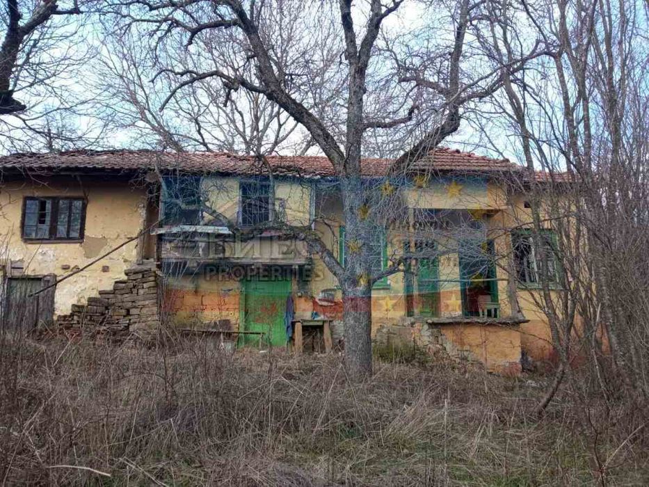 Стара къща в с. Равнище