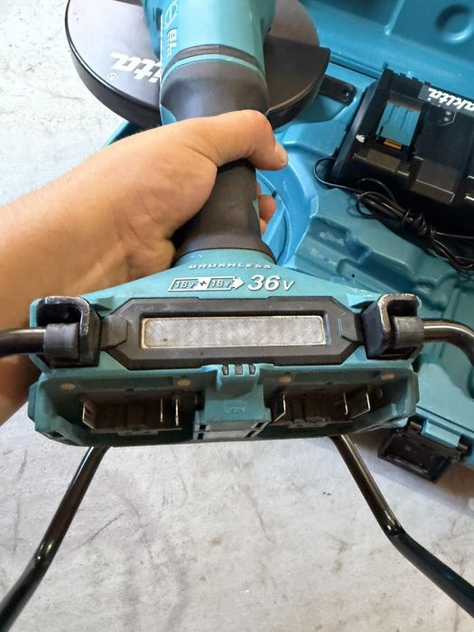 Makita DGA900 230mm