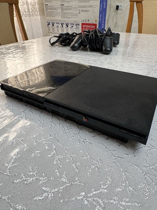 PlayStation 2 Slim yangidek holatda