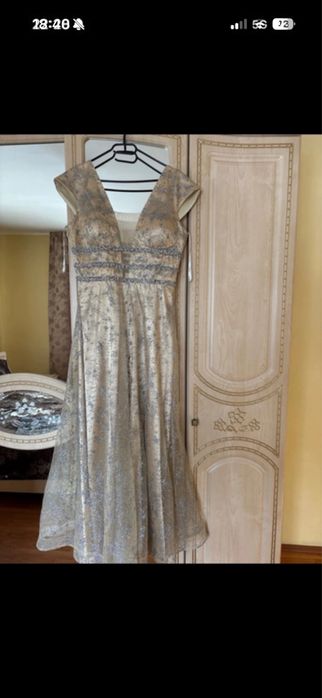 Vând rochie de nașă