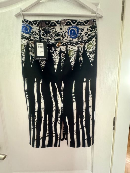 ЕЛЕГАНТНА пола тип молив