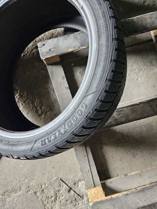 1 anvelopa iarna 235 40 18 Goodyear