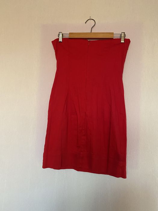 Червена къса рокля