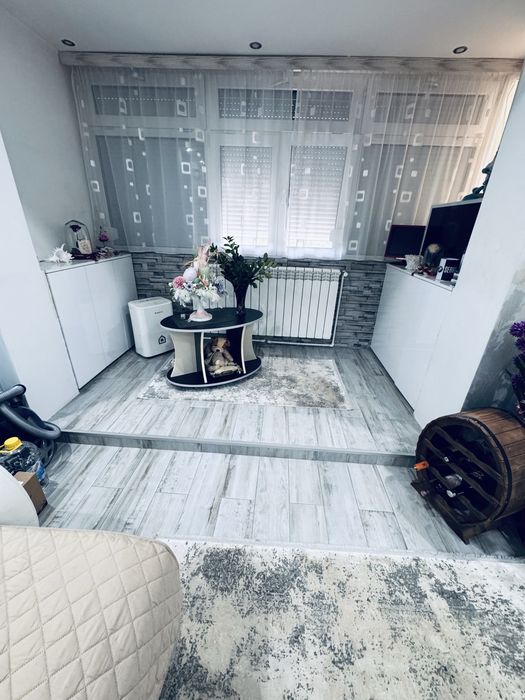 Apartament 3 camere decomandat tomis nord vis a vis de hotel Zodiac stradal vedere la bulevard parcul Tabacarie etaj3/4 156000 euro