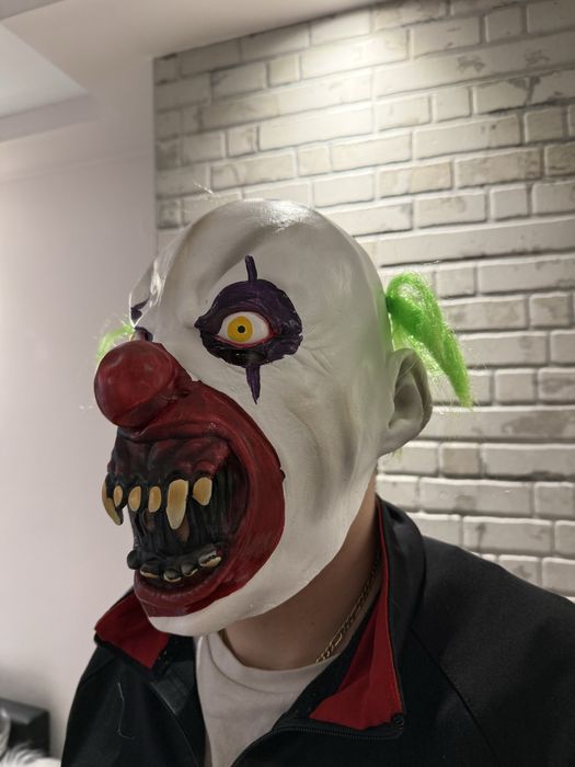 Карнавални костюми и маски