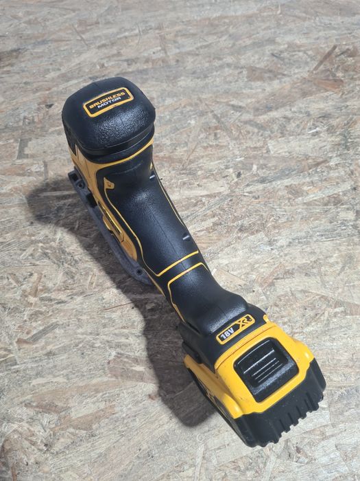 Fierastrau pendular soricel DeWalt DCS335