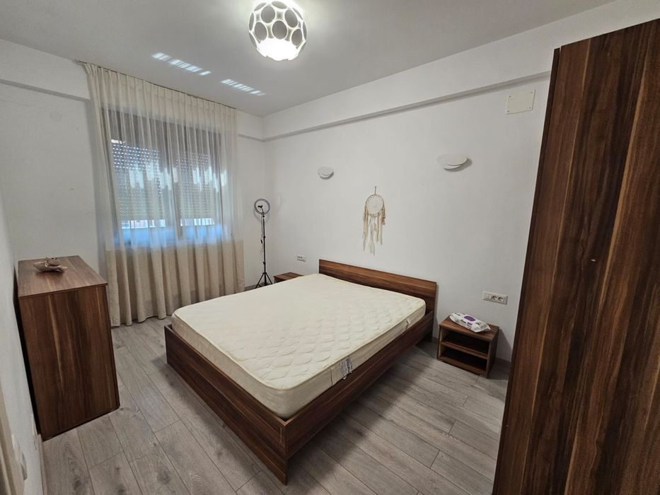 Închiriez apartament cu 3 camere - Bujorului Residence
