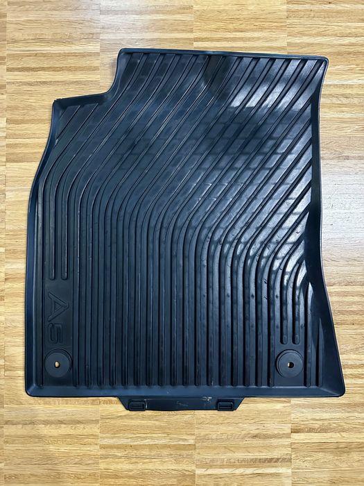 Продават се ОРИГИНАЛНИ  стелки за Audi A5 / Ауди А5 2008 - 2016