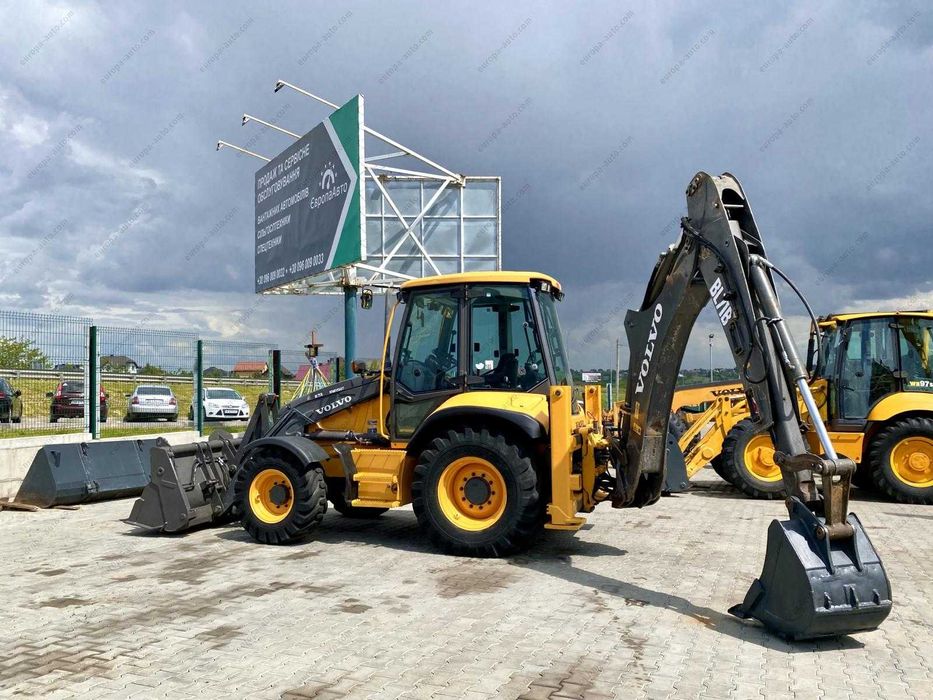 Сдаётся экскаватор-погрузчик. Стройка, земляные работы