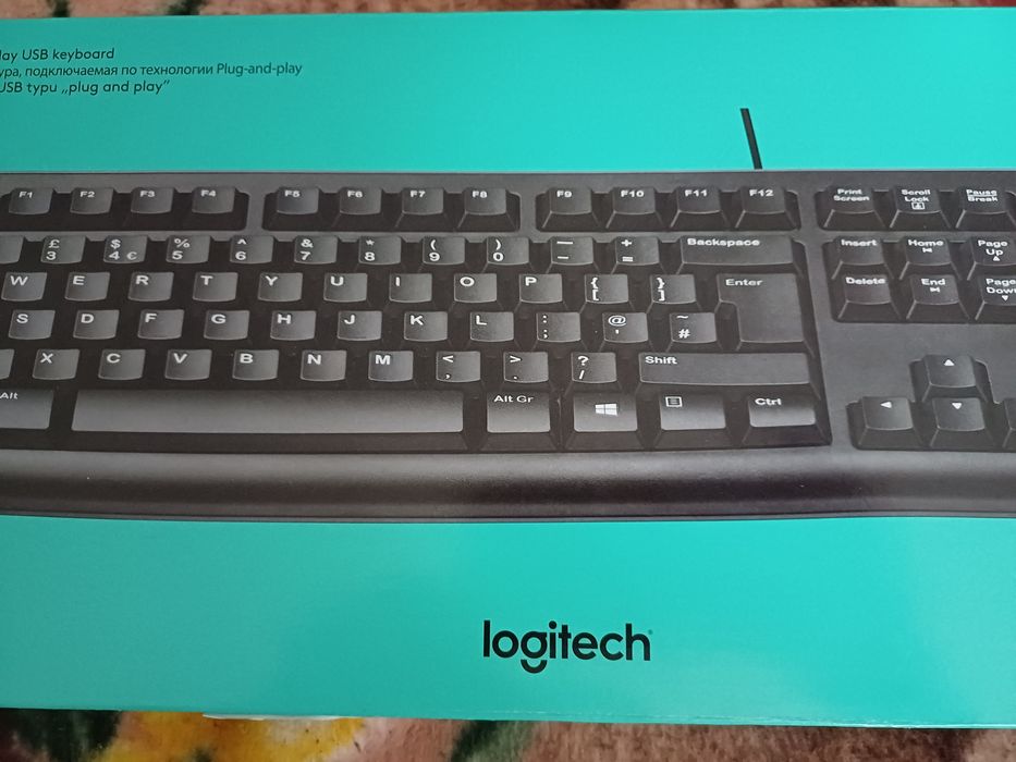 Продам клавиатуру Logitech для компьютера.