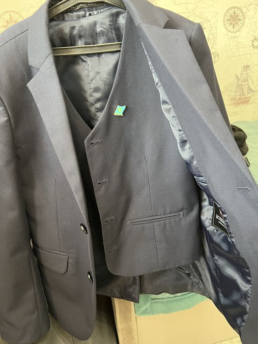 Продам школьную форму для мальчика