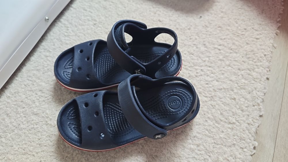 Продам детские сандали