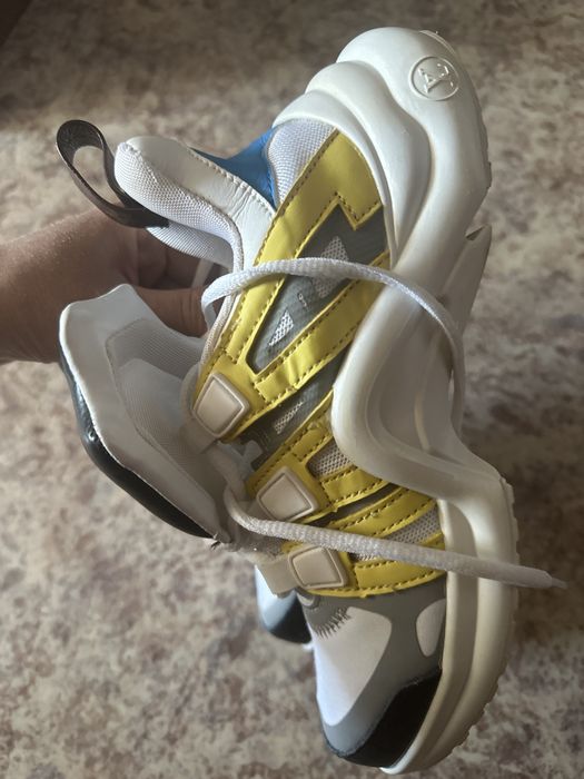 Продам кроссовку