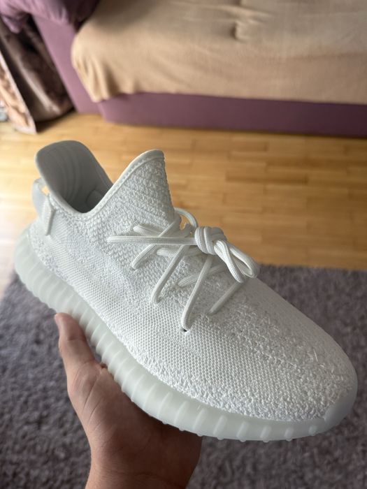 Yeezy 350 albi perfecti pentru vara
