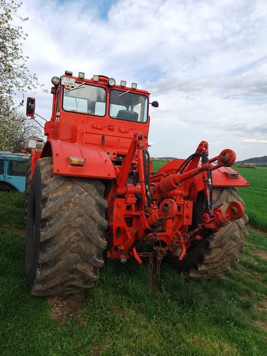 Трактор Ка 700 с плуг