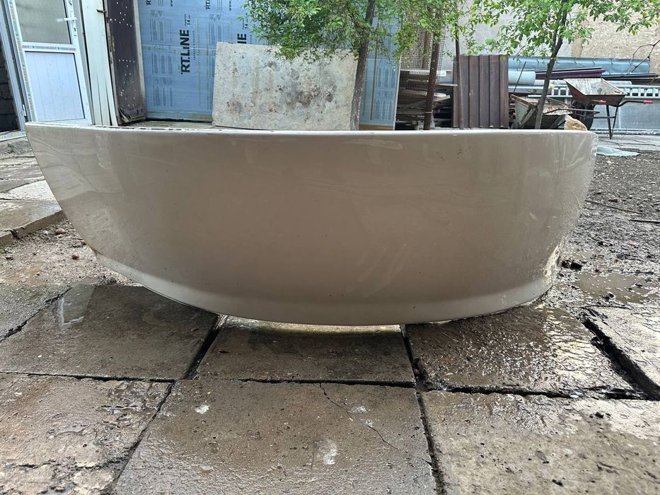 Uglavoy vanna sotiladi