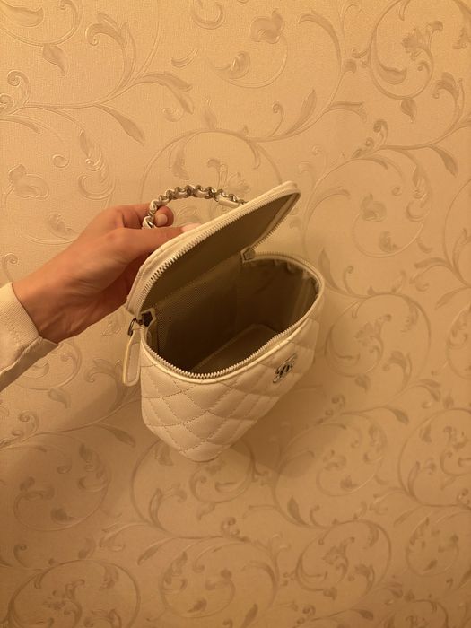 Сумки Chanel белая и розовая
