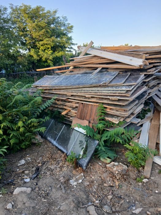 De vinzare panouri si tablou electrik geamuri velux toate in stare buna