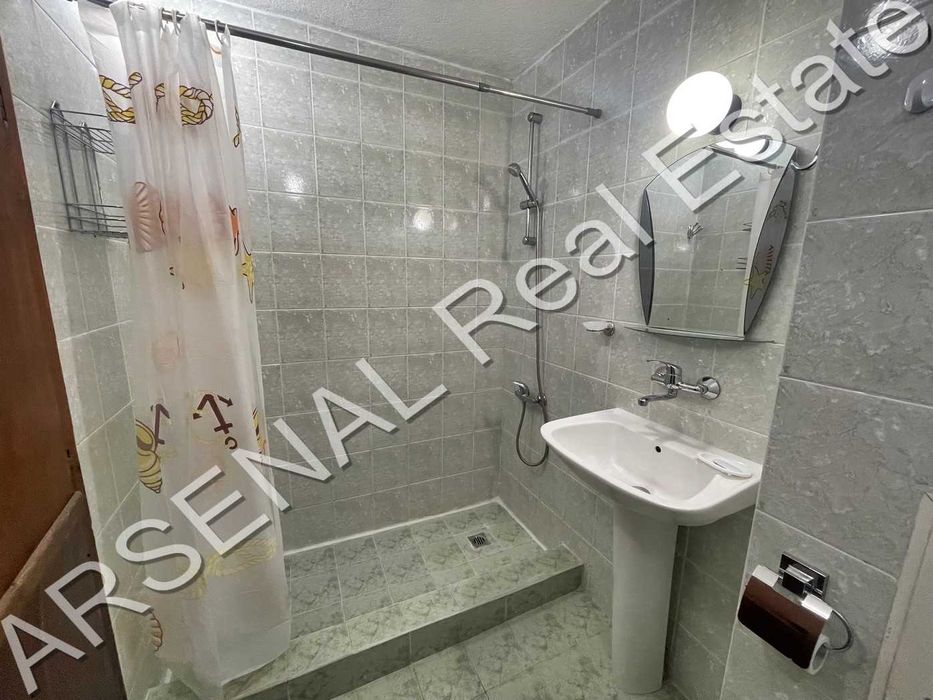 Тристаен апартамент под наем, Център