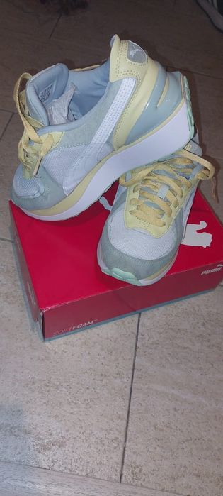 De vânzare    Adidasi