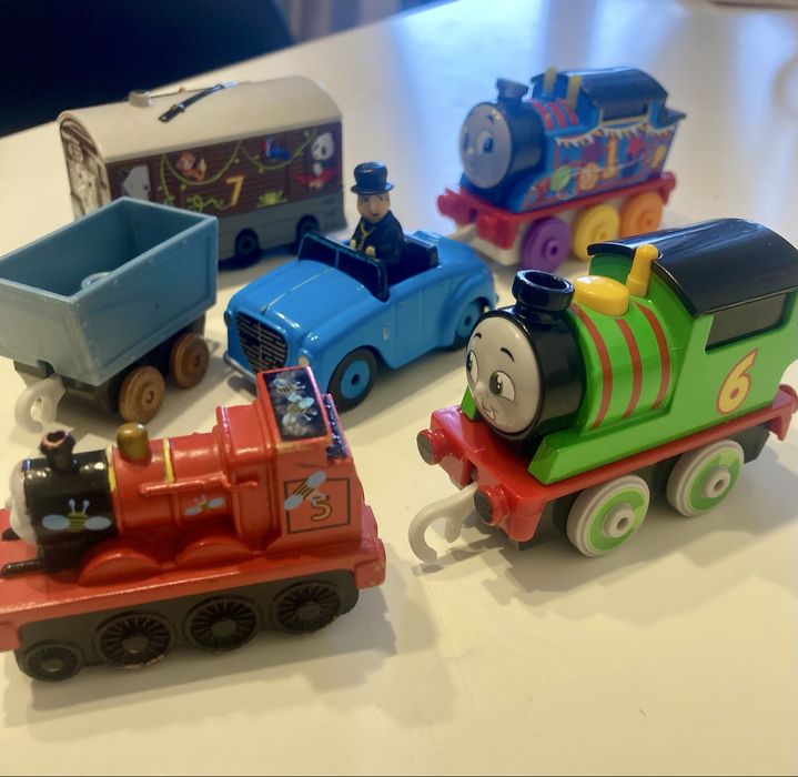 Vând trenulețe Thomas &friends