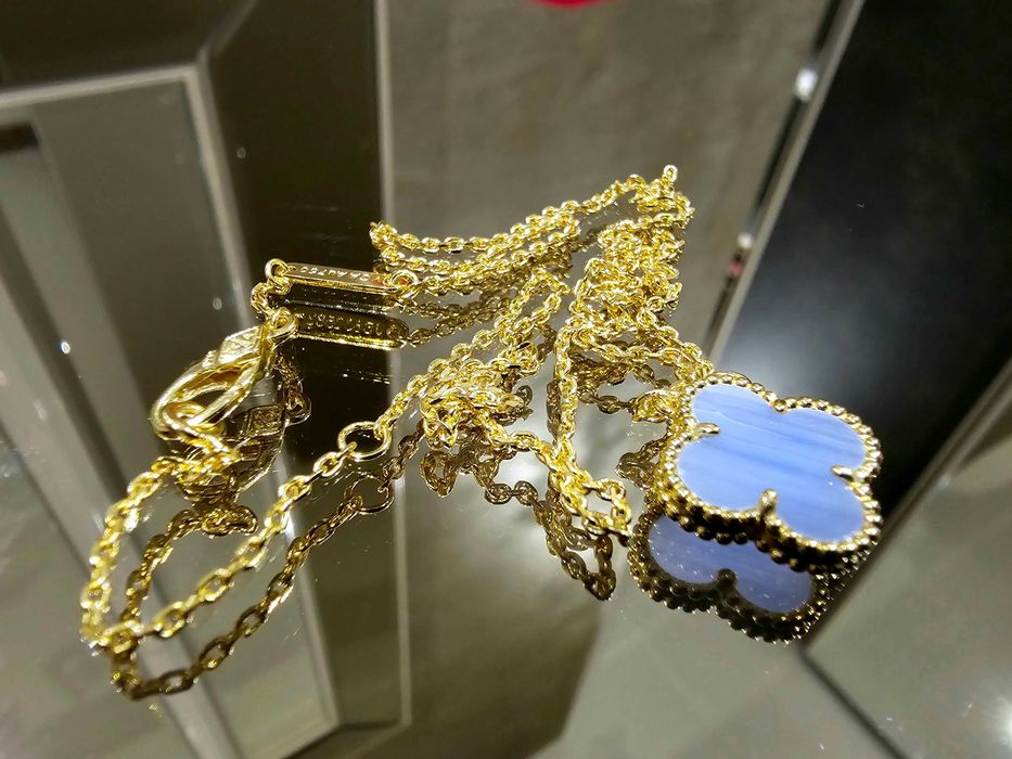 Van Cleef & Arpels VCA Gold Chalcedony Alhambra Clover Дамско Колие