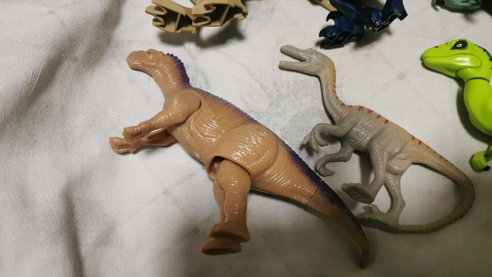 от филма  "Динозавър" фигурки от Макдоналдс