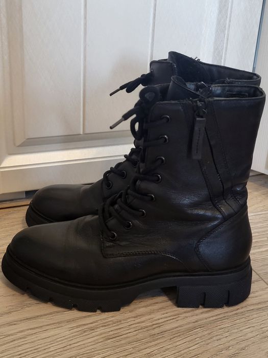 Ботинки чёрные 40 размера