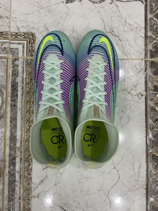 Бутсы футбольные