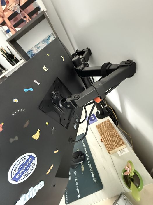 Vand suport monitoare + monitoare + docking station