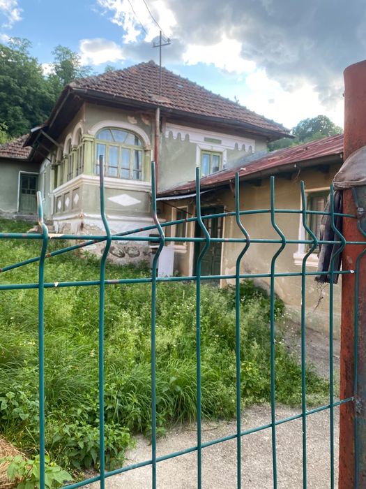 Casă de vânzare cu anexe și grădină