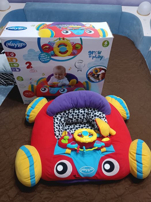 Игрален център кола със светлини и звуци Playgro