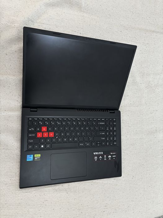 Laptop Gaming Acer Nitro Lite 16 - i5 Gen 13, RTX 3050 6GB, 16GB DDR5, 165Hz (Garanție eMAG)