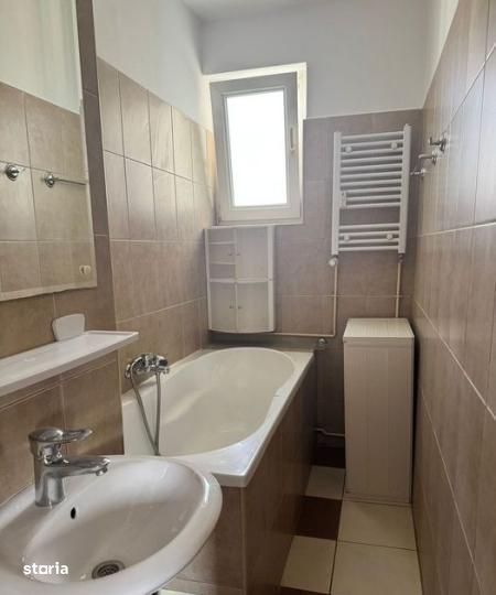 Ferdinand / Avrig  Primarie / bl mixt / decomandata / renovata /