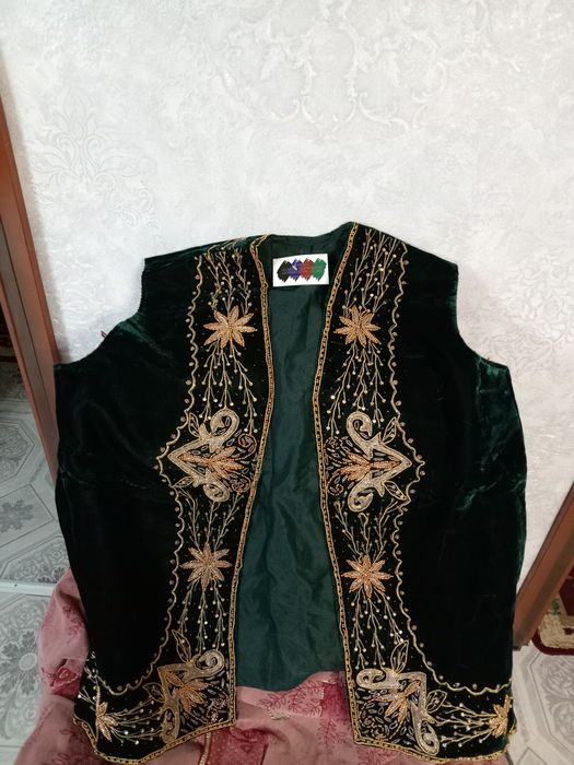 Продам камзол новый