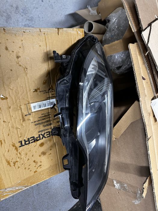 Far dreapta opel astra k..