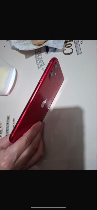 Продам айфон 11 красный