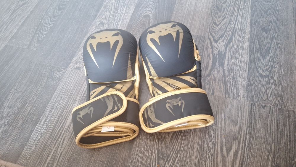 Assalomu aleykum barmoqlari boʻrtib chiqadigan perchatka.