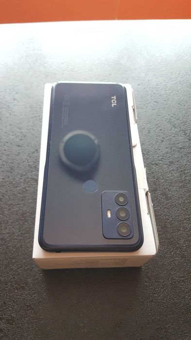 Продавам телефон TCL 305