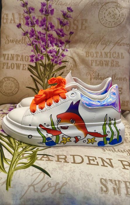 Дамски бели сникърси с рисунка