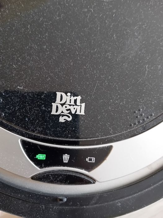 Robot aspirat podele