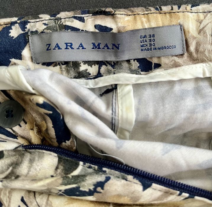 Pantaloni înflorați Zara
