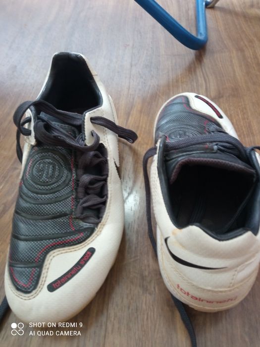 Vând ghete fotbal Nike Totalninety mărimea 32!