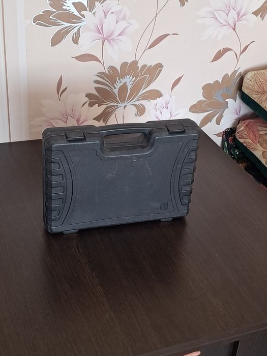 Продам набор ключей в чемодане