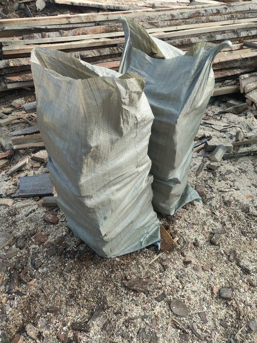 Сухие дрова в мешках