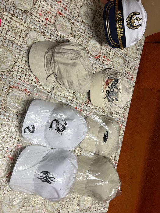 Шапки с козирка за лято и пролет