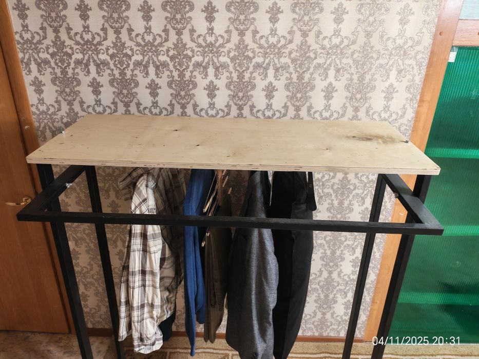 Напольная вешалка