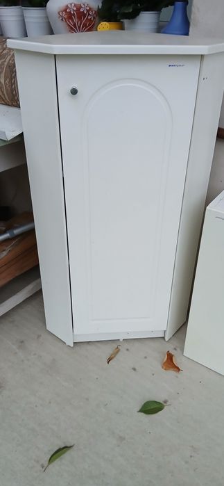 Dulap pe colț pentru baie